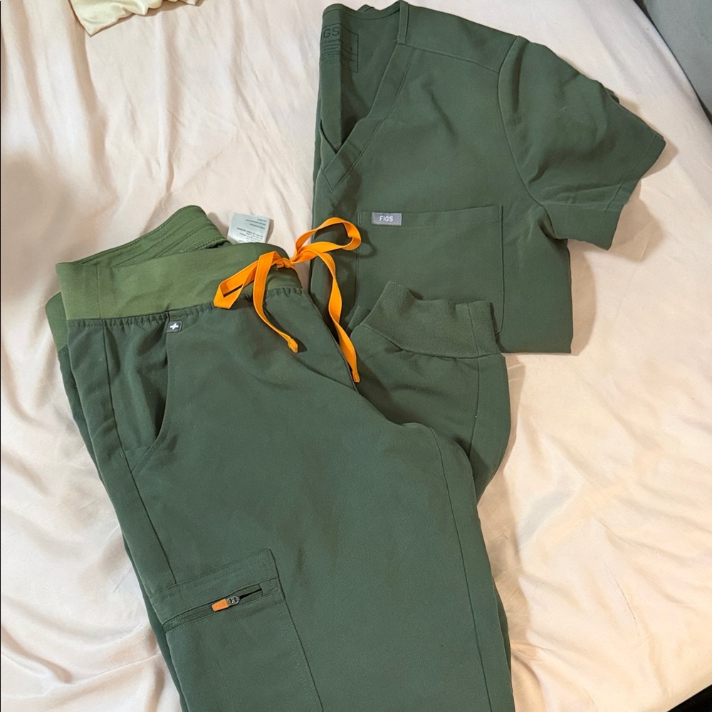 Figs Olive Scrub Set